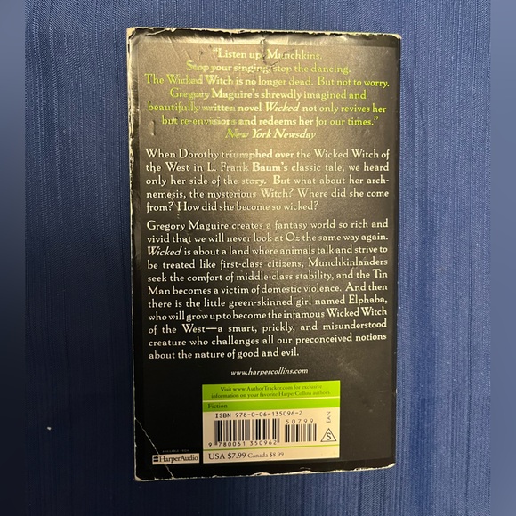 Paperback copy of Wicked by Gregory Macguire, novel, book, wizard of oz - Picture 2 of 3